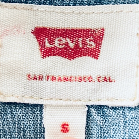Levi’s jean shirt - Picture 7 of 9